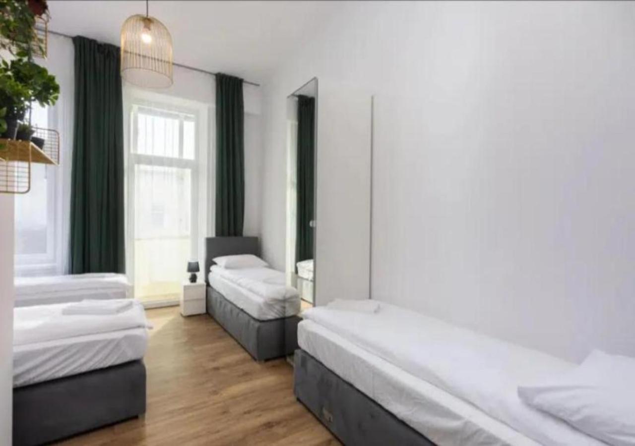 Spacious City Center Family Apartments Краків Екстер'єр фото